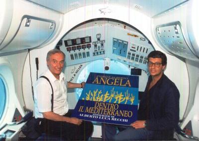 Da sinistra, Piero Angela e Luca Recchi in un sottomarino nel Mar Mediterraneo, a largo dell'isola Li Galli